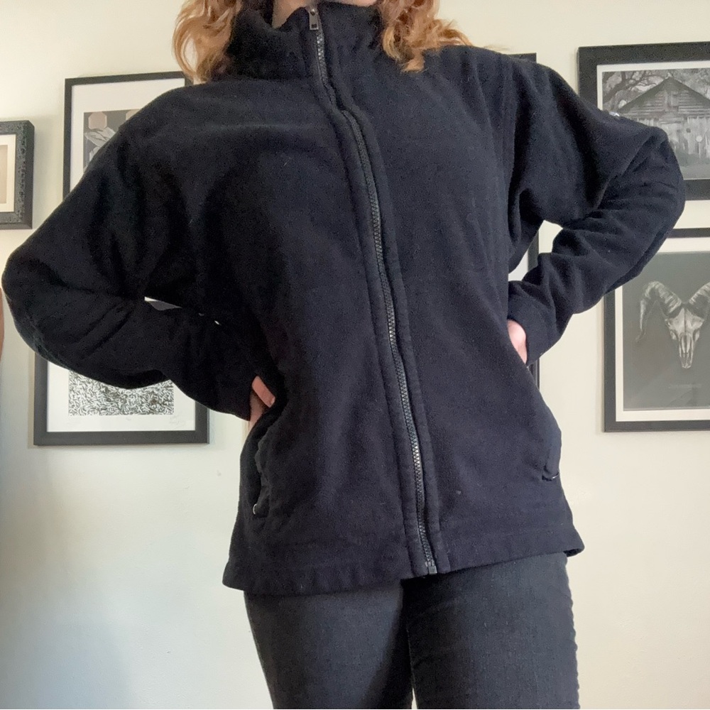 Size medium (women) / small (men’s sizing) Patagonia Better Sweater Zip Fleece